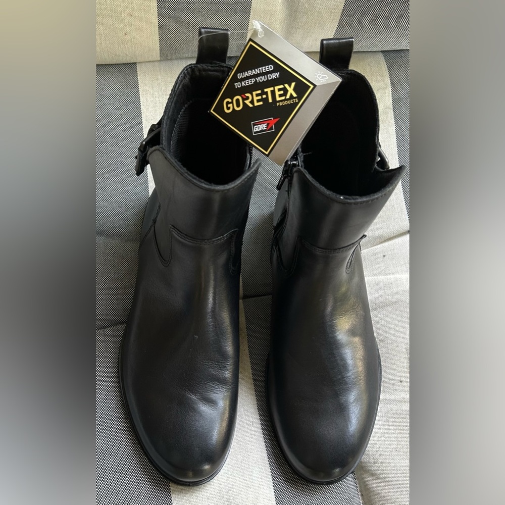 BNWT Women’s Ecco Boots